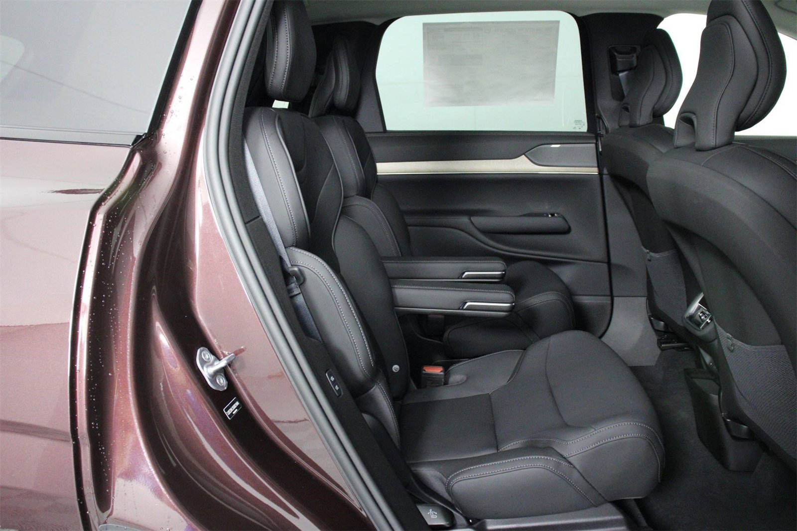 New 2025 Volvo EX90 Ultra w/ Protection Package Premier image 11