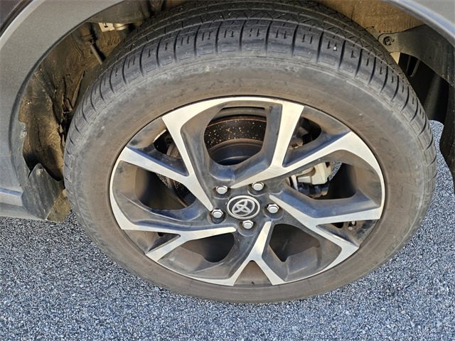 Used 2022 Toyota C-HR XLE image 4