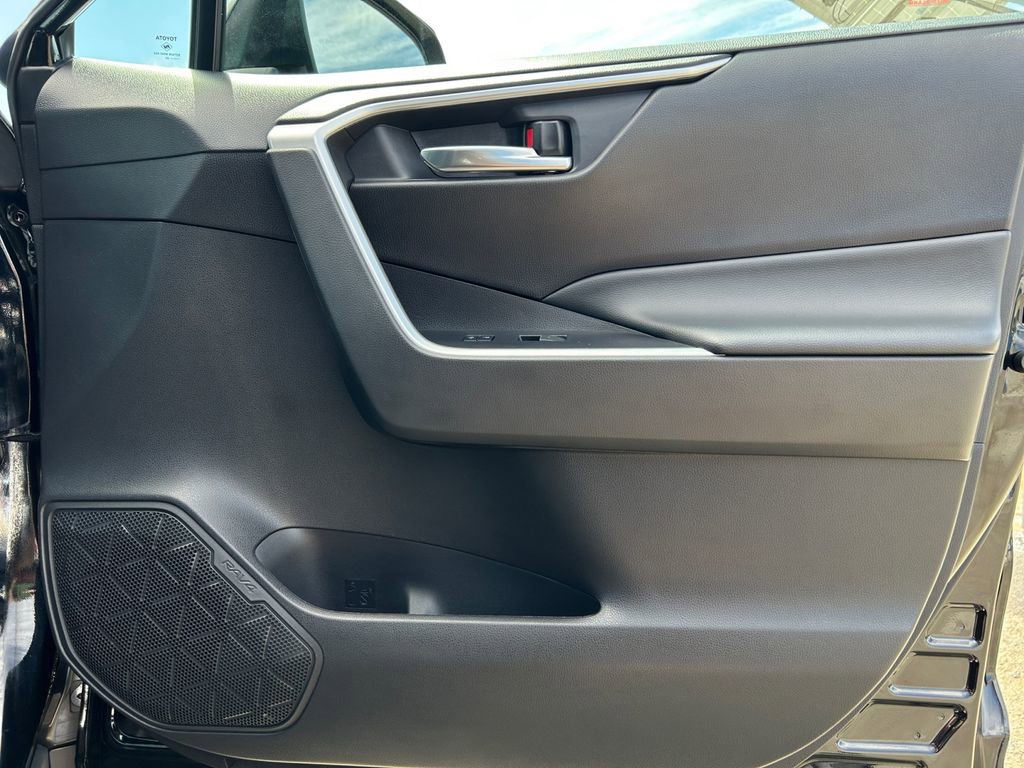 Used 2022 Toyota RAV4 XLE Premium image 25