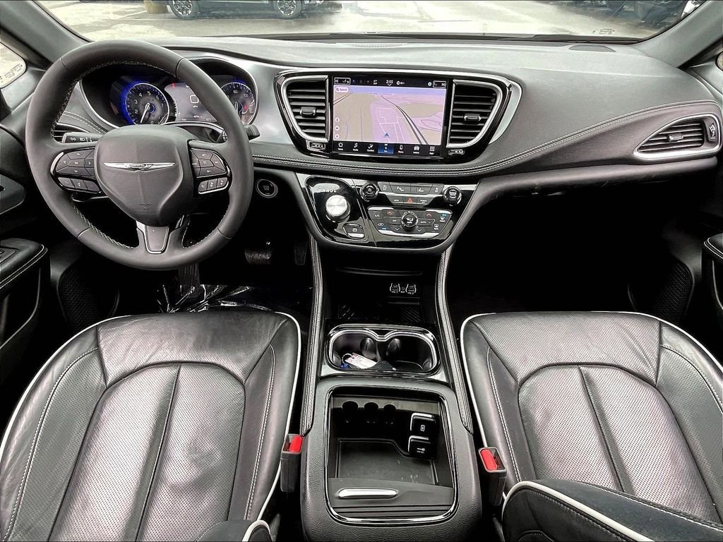 Used 2025 Chrysler Pacifica Limited FWD image 21