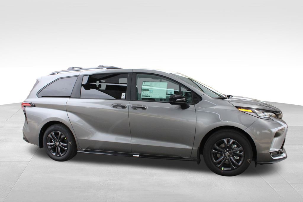 New 2026 Toyota Sienna XSE image 17