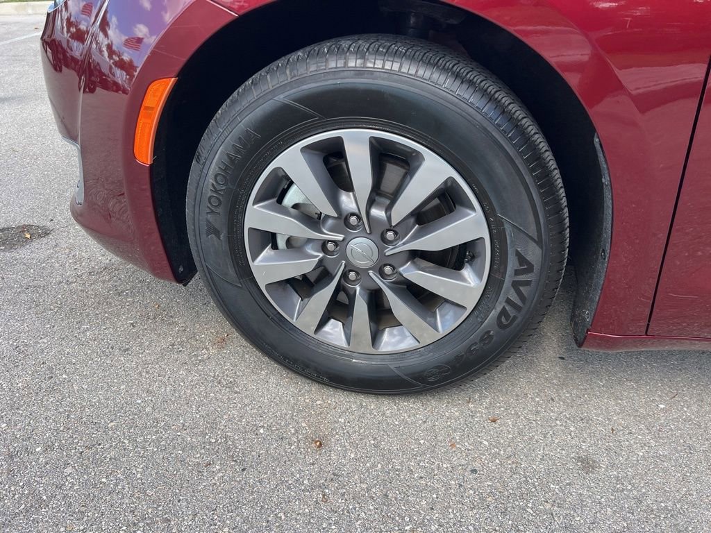 Certified 2019 Chrysler Pacifica Touring-L Plus image 24