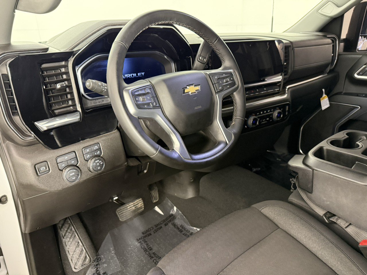 Used 2025 Chevrolet Silverado 3500 LT AWD/4WD image 15