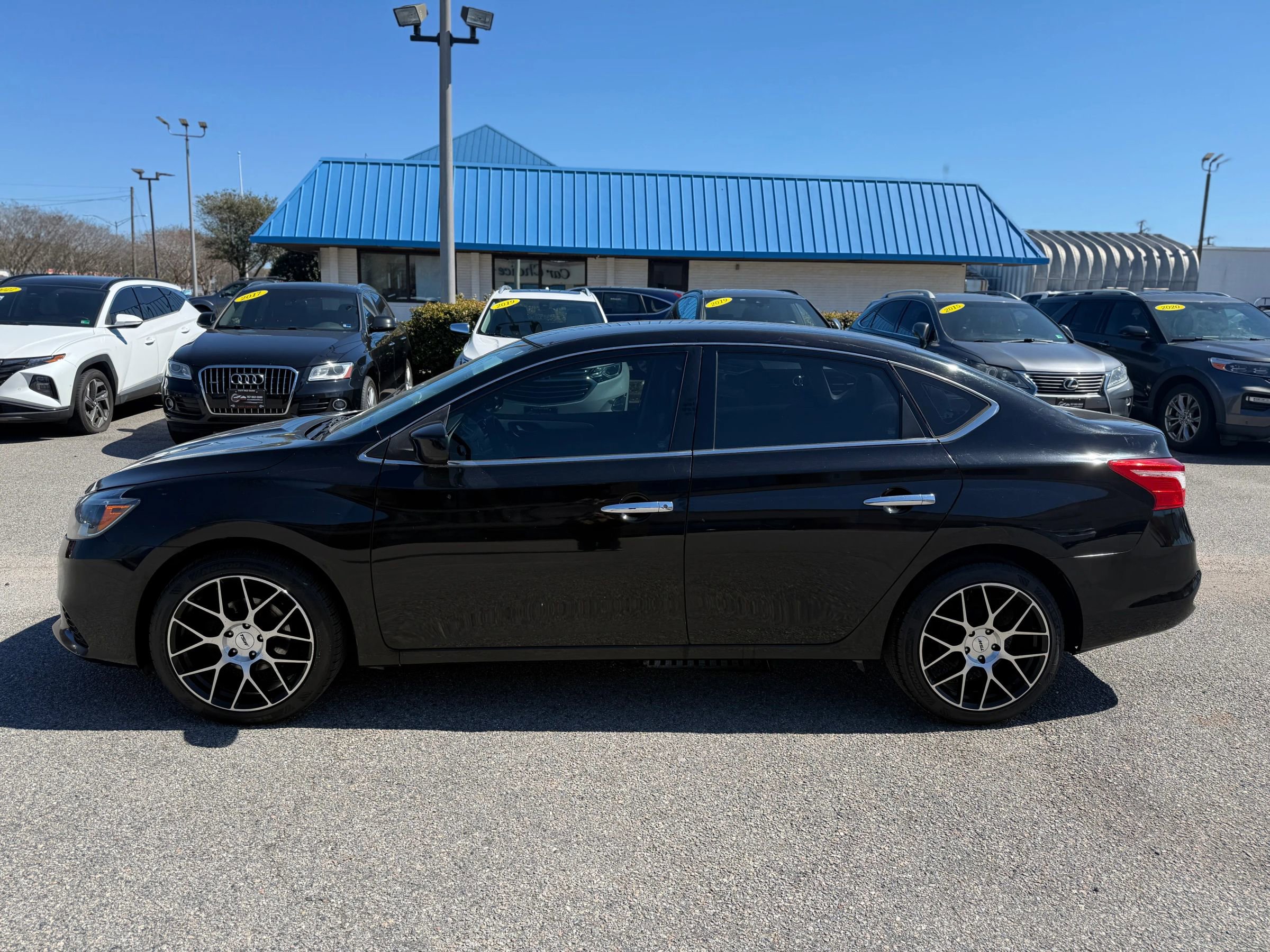 Used 2018 Nissan Sentra S FWD image 2