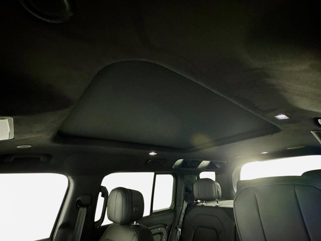 Used 2025 Land Rover Defender 110 X image 14
