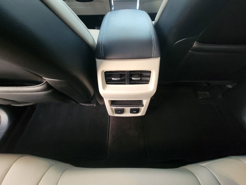 Used 2020 Ford Edge Titanium image 31