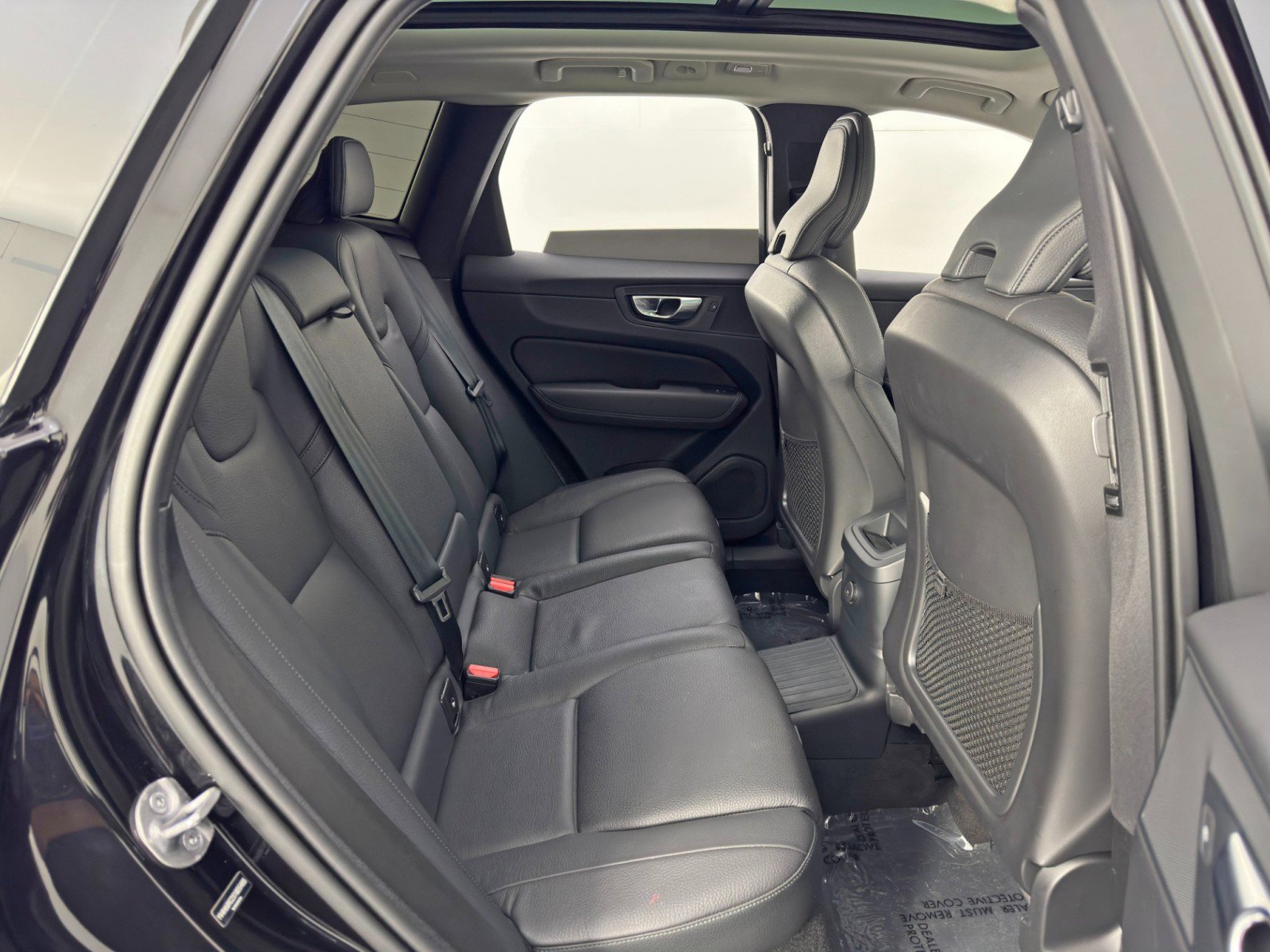 Used 2025 Volvo XC60 T8 Plus w/ Climate Package PRO AWD/4WD image 38