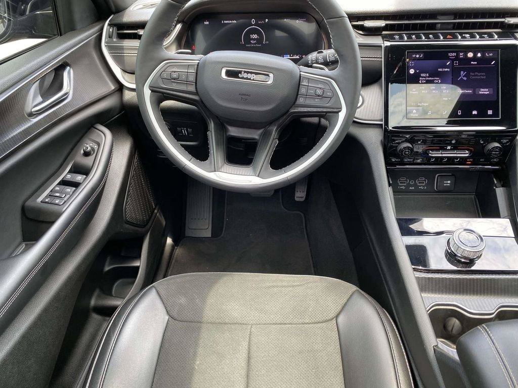 Used 2025 Jeep Grand Cherokee L Altitude RWD image 8