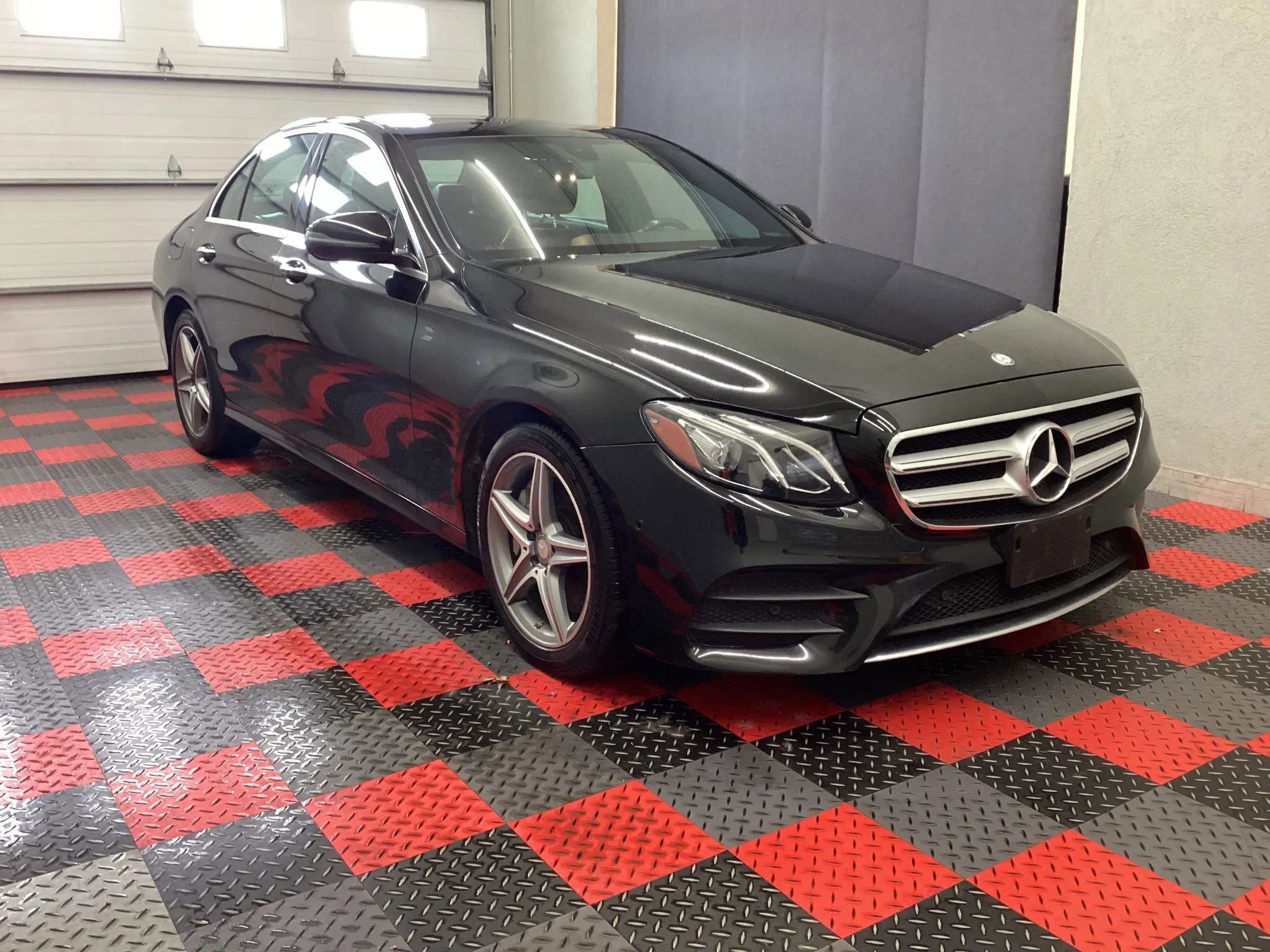 Used 2017 Mercedes-Benz E 300 4MATIC image 2