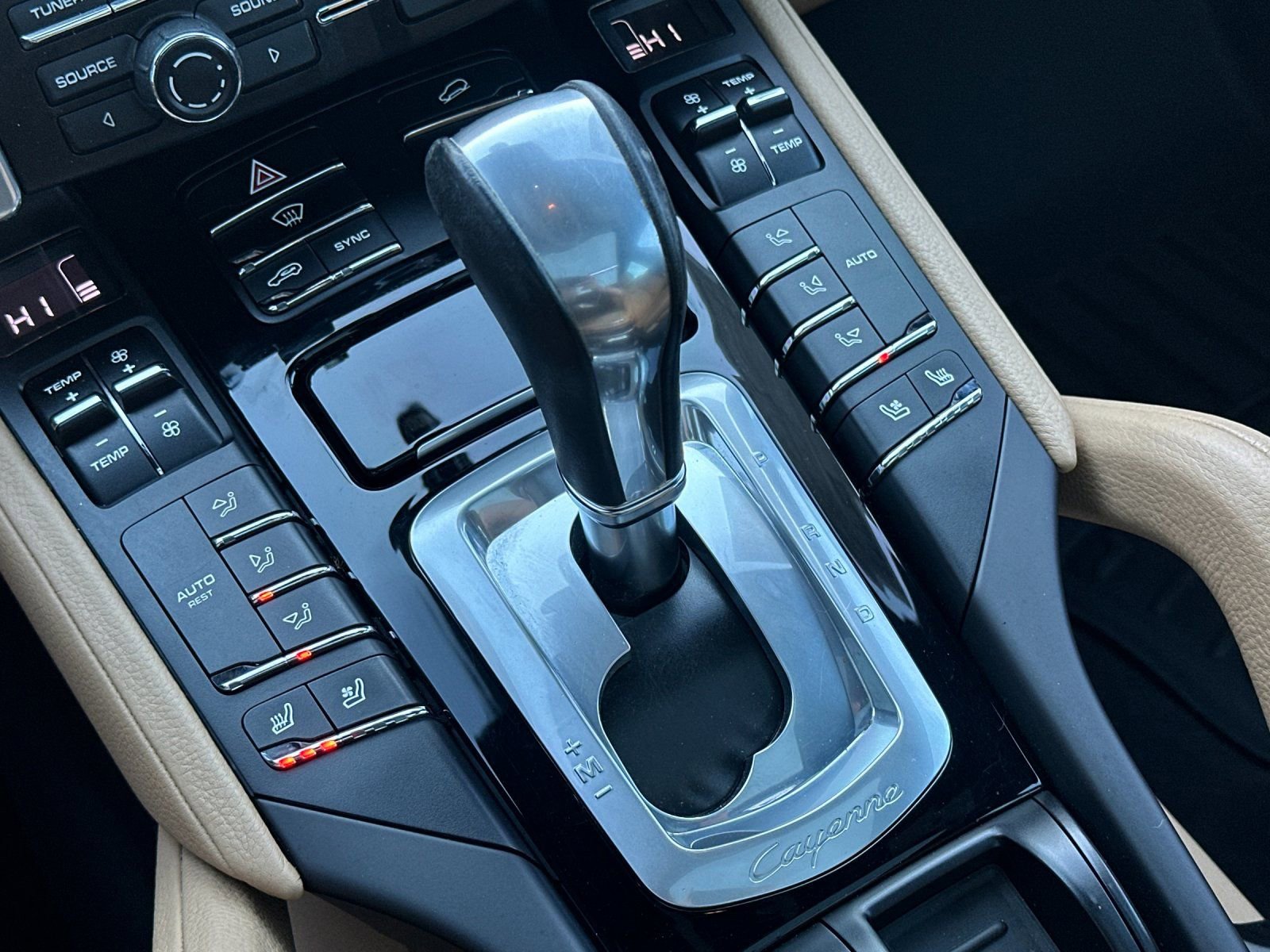 Used 2014 Porsche Cayenne Diesel AWD/4WD image 25