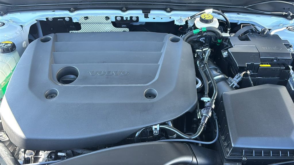 Certified 2026 Volvo XC40 B5 Plus AWD/4WD image 32