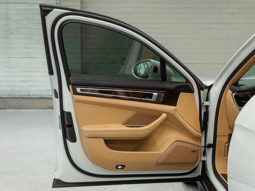 Used 2023 Porsche Panamera image 34