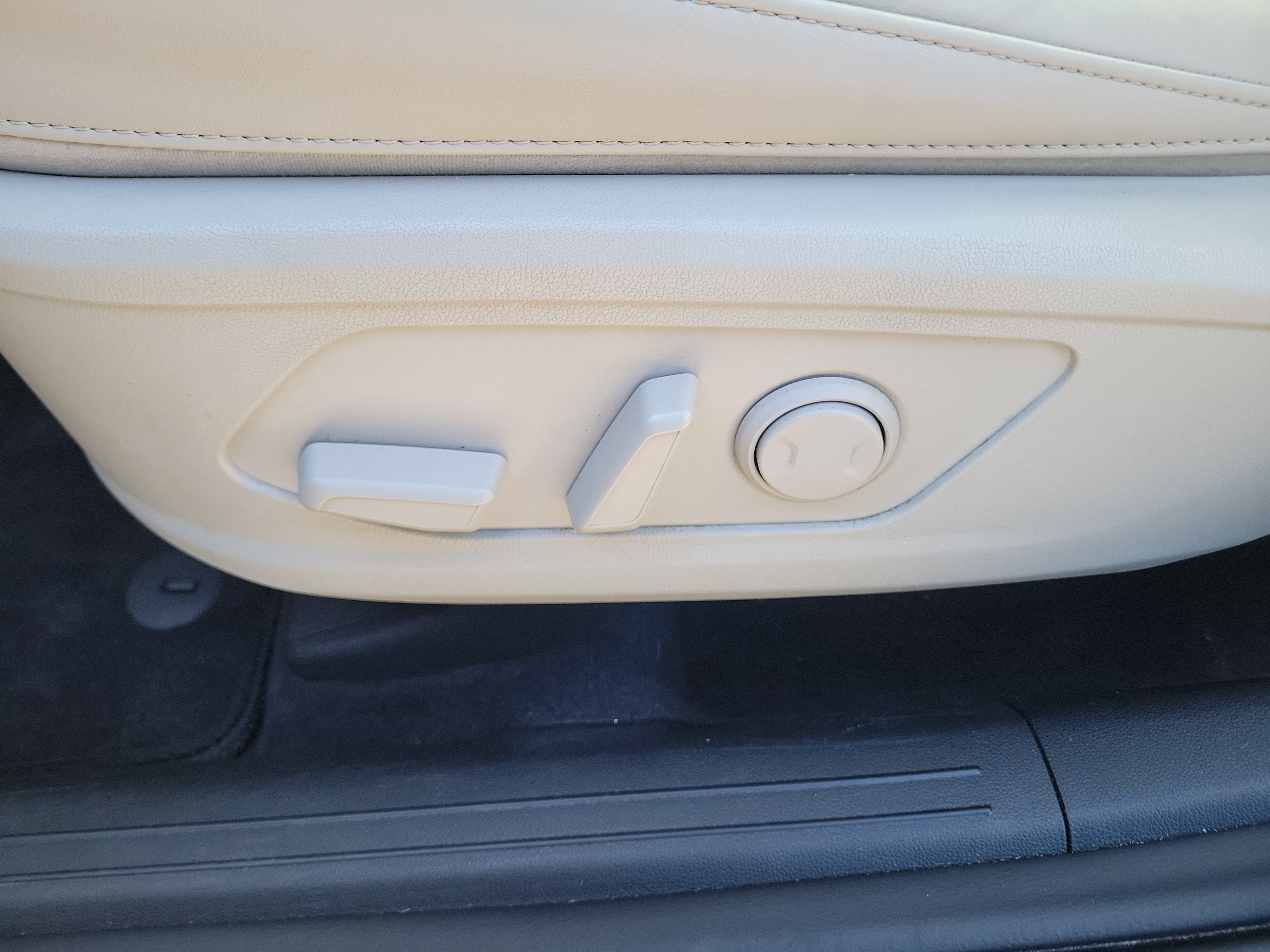 Certified 2025 Kia Sorento S w/ Panoramic Sunroof Package FWD image 24