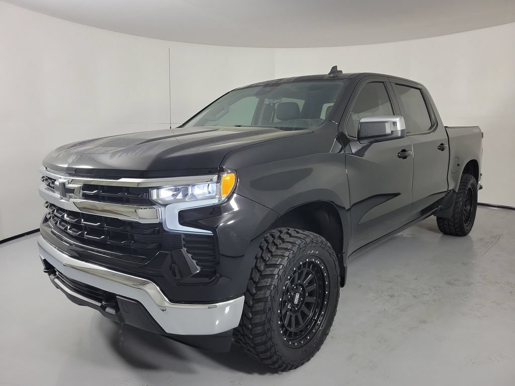 Used 2022 Chevrolet Silverado 1500 LT AWD/4WD image 3