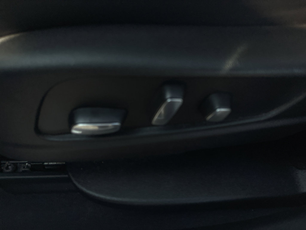 Used 2023 Cadillac XT5 Premium Luxury w/ Technology Package image 16