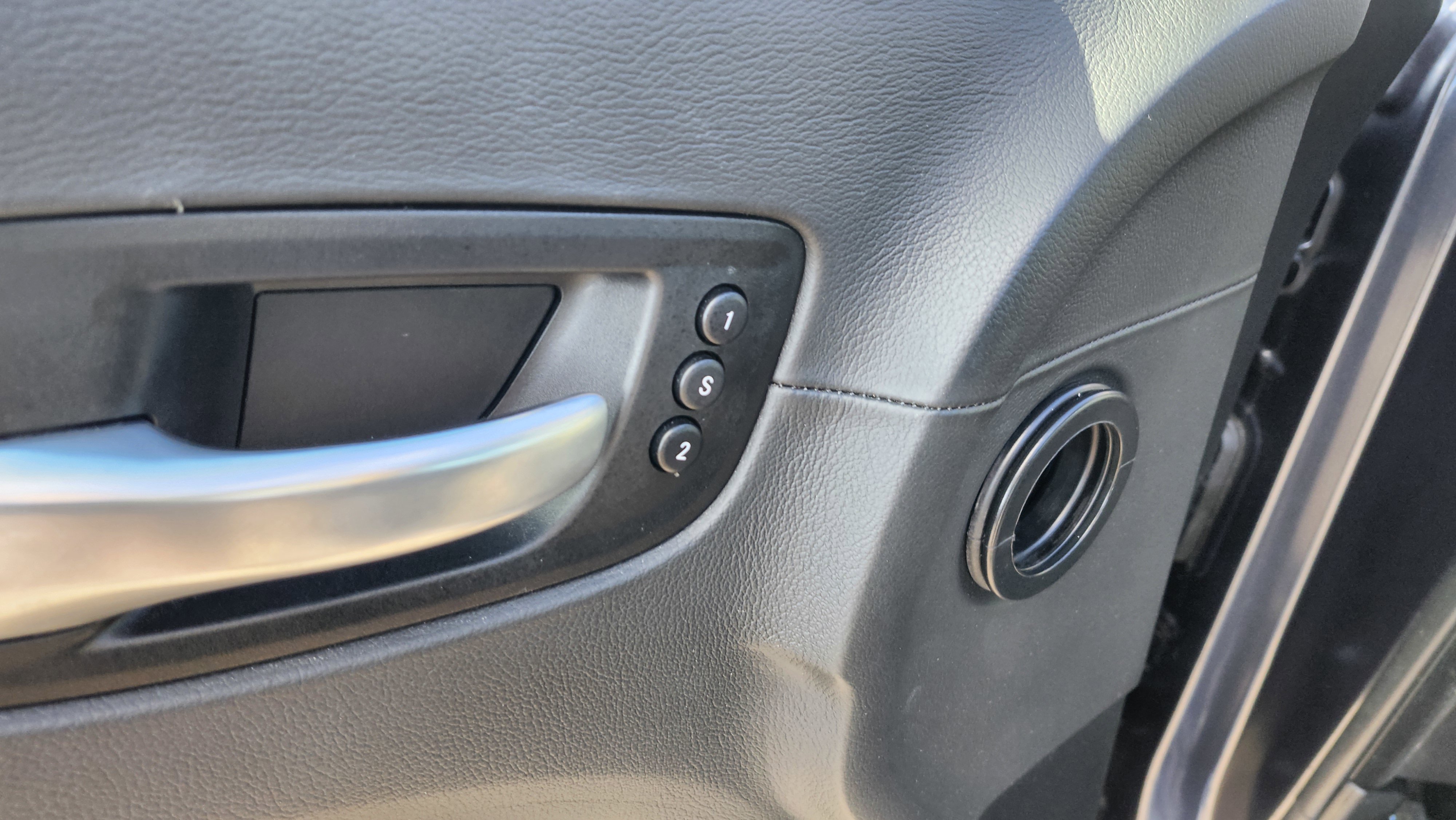 Used 2016 Chrysler 300 C Platinum image 22