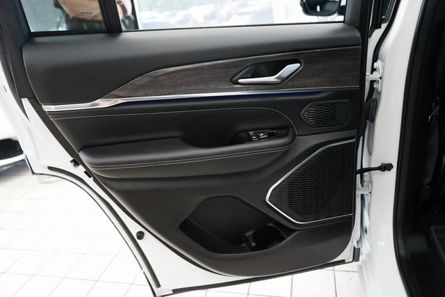 Used 2023 Jeep Grand Cherokee Overland image 47
