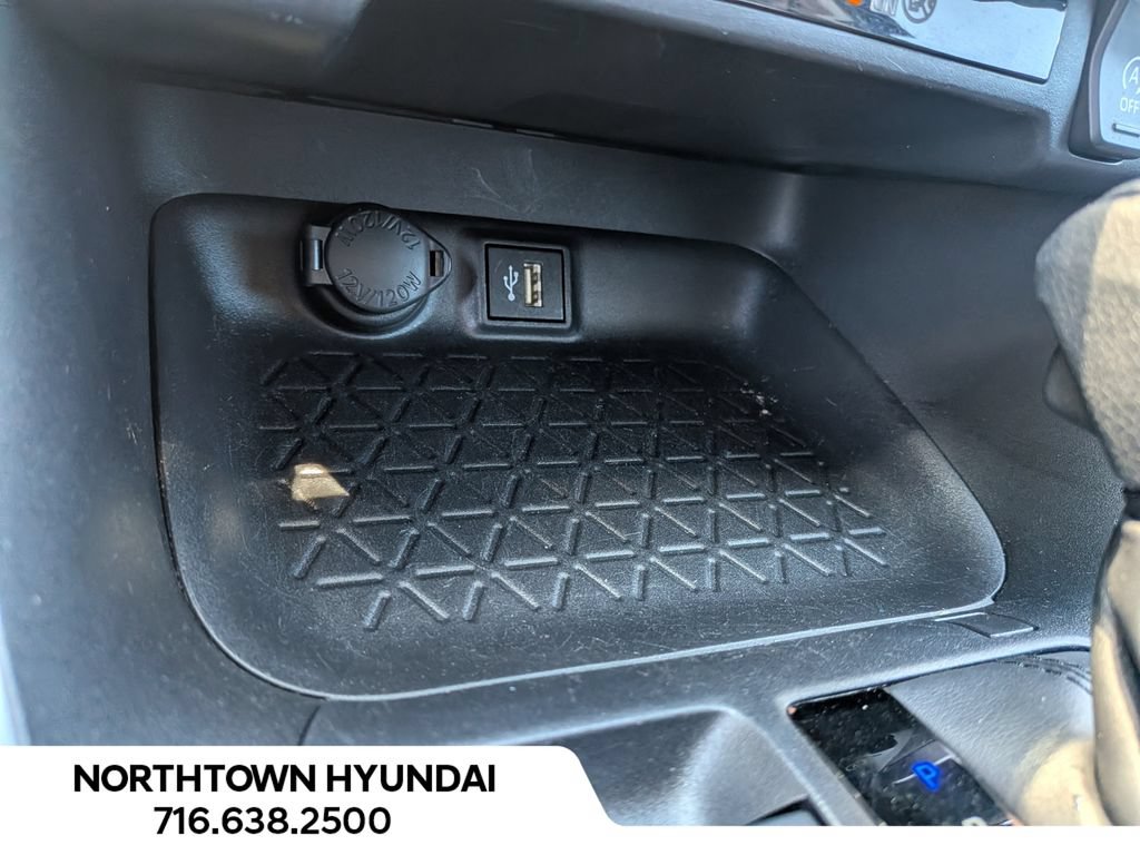 Used 2025 Toyota RAV4 XLE AWD/4WD image 19