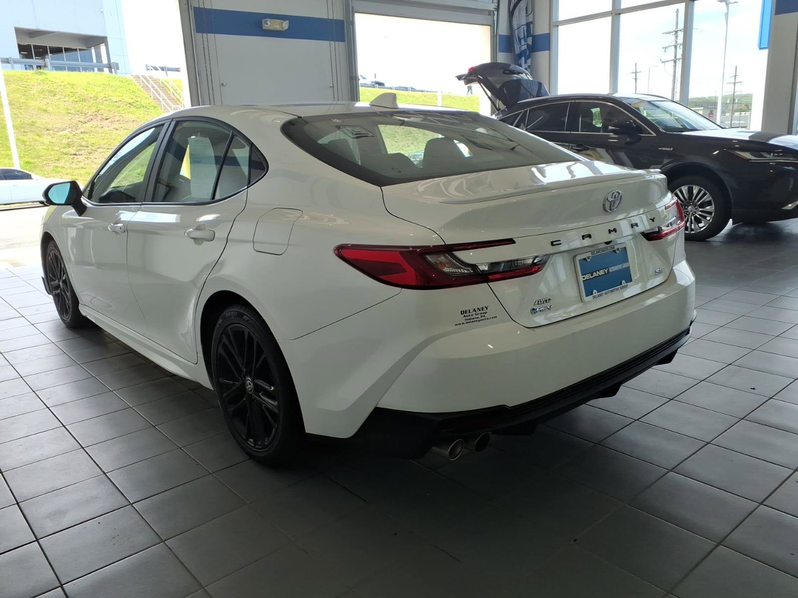 Used 2025 Toyota Camry SE w/ Convenience Package AWD/4WD image 7