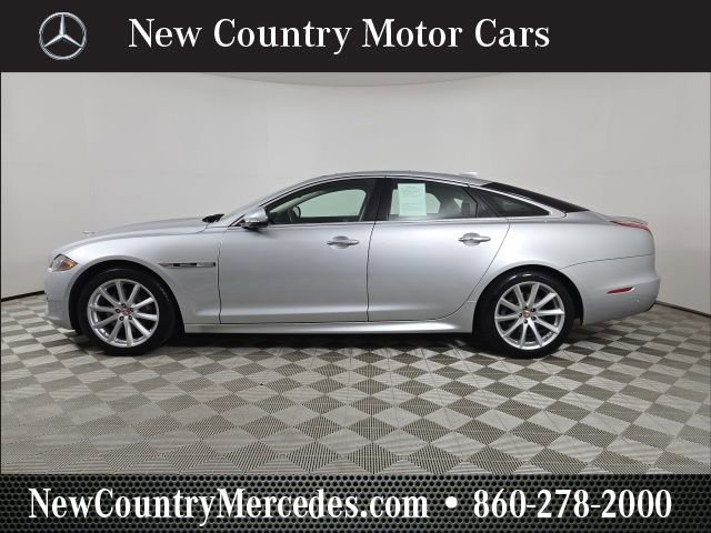 Used 2018 Jaguar XJ R-Sport image 5