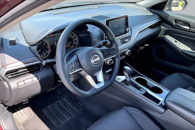 Used 2024 Nissan Altima 2.5 SV FWD image 16