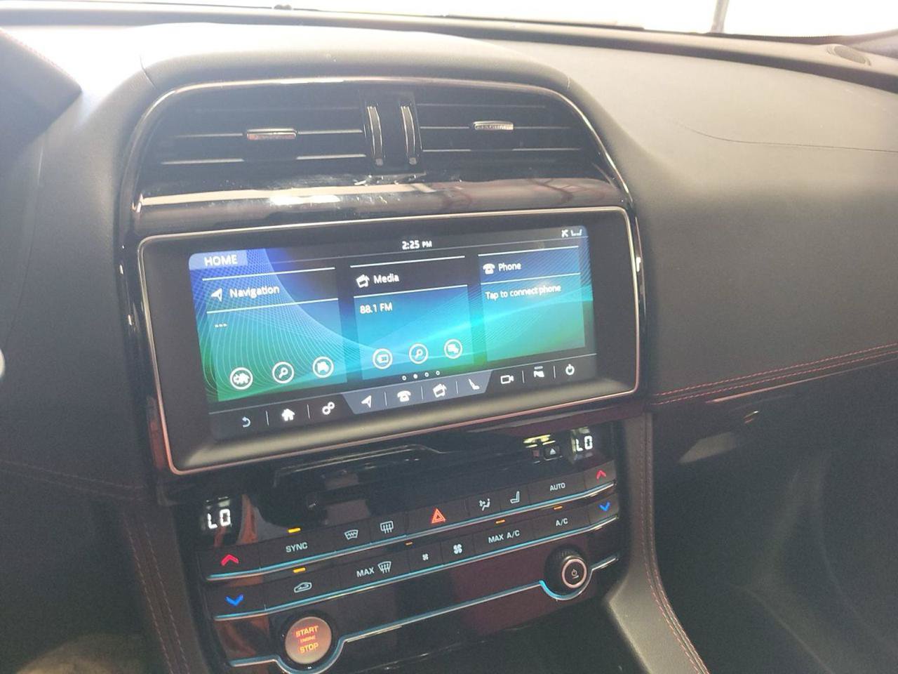 Used 2019 Jaguar F-PACE R-Sport AWD/4WD image 7