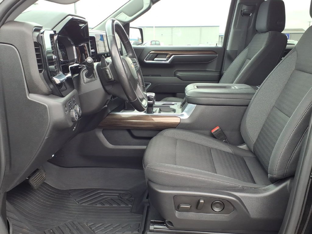Used 2022 Chevrolet Silverado 1500 LT AWD/4WD image 11