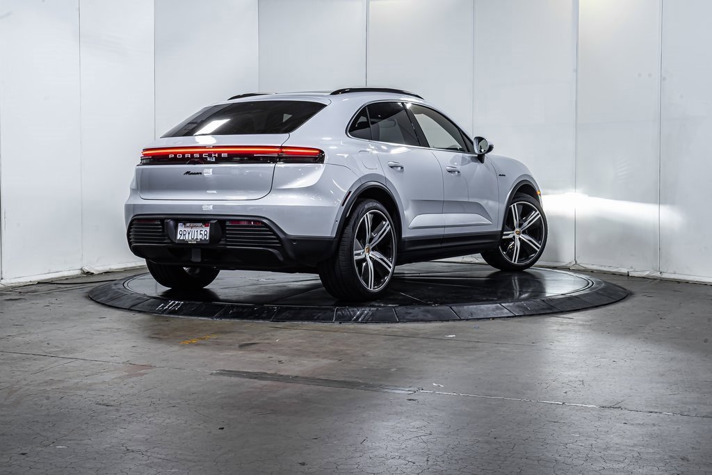 Certified 2025 Porsche Macan Electric image 7
