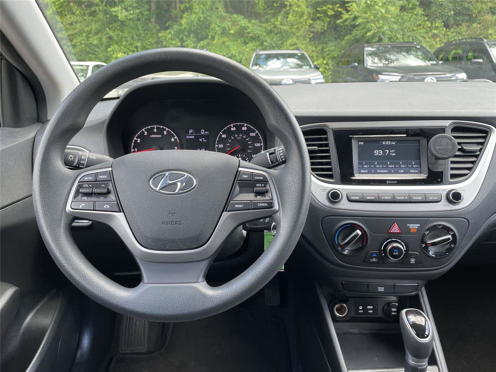 Used 2022 Hyundai Accent SE w/ Cargo Package FWD image 18