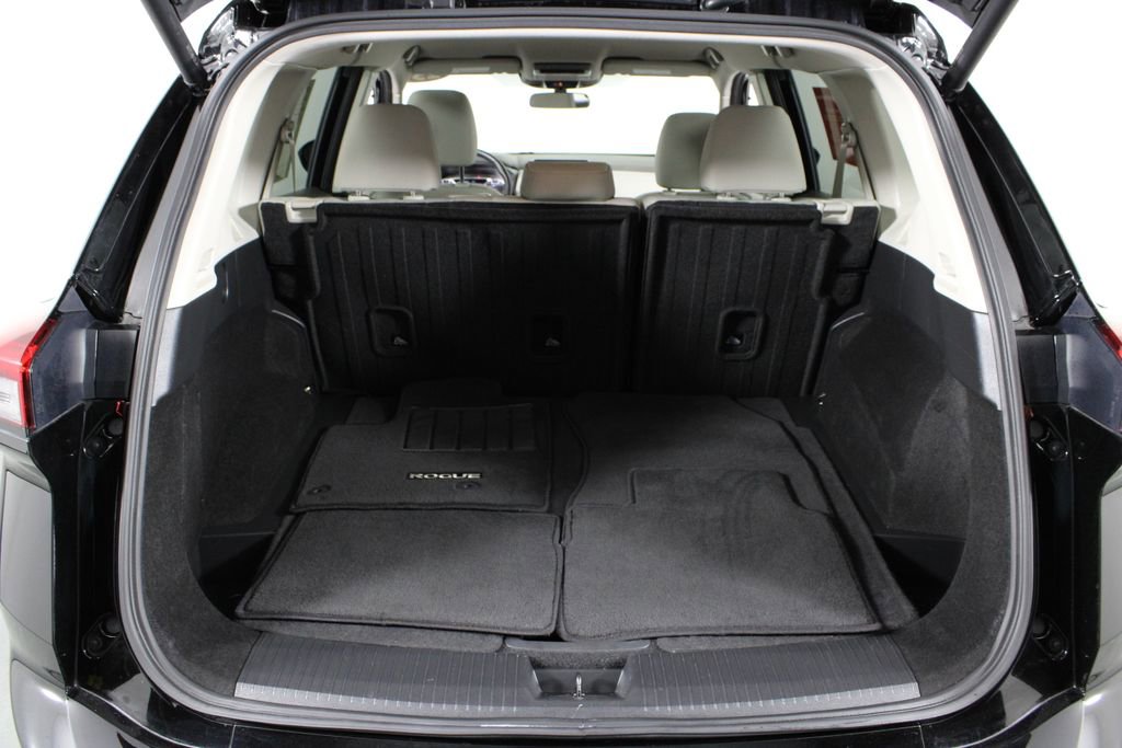 Certified 2025 Nissan Rogue SV image 17