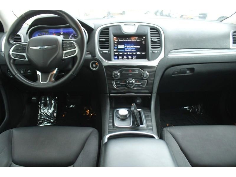 Used 2022 Chrysler 300 Touring w/ Sport Appearance Package image 14