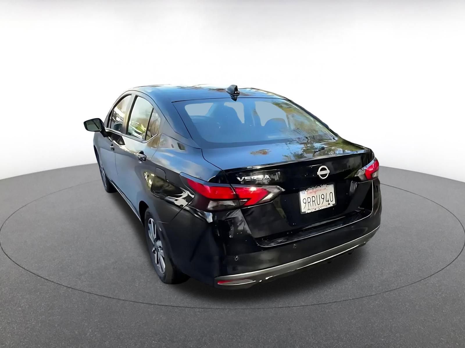 Used 2025 Nissan Versa SV image 11