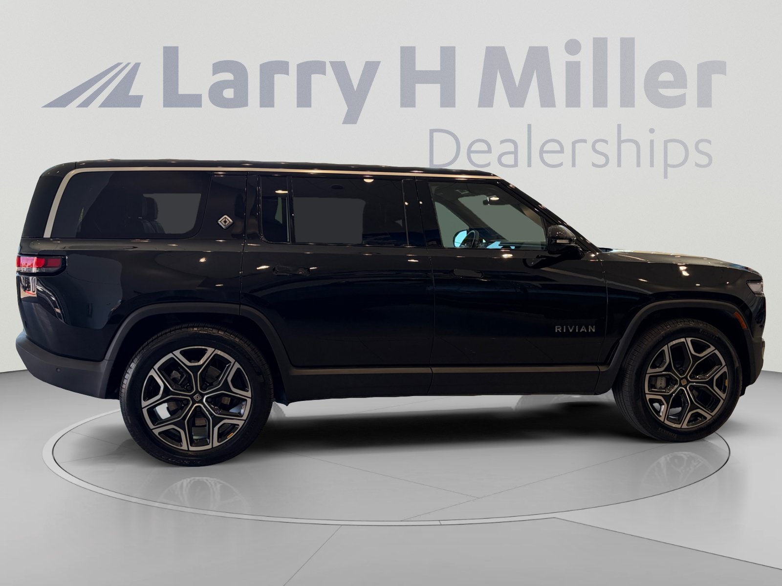 Used 2026 Rivian R1S Adventure Tri AWD/4WD image 6