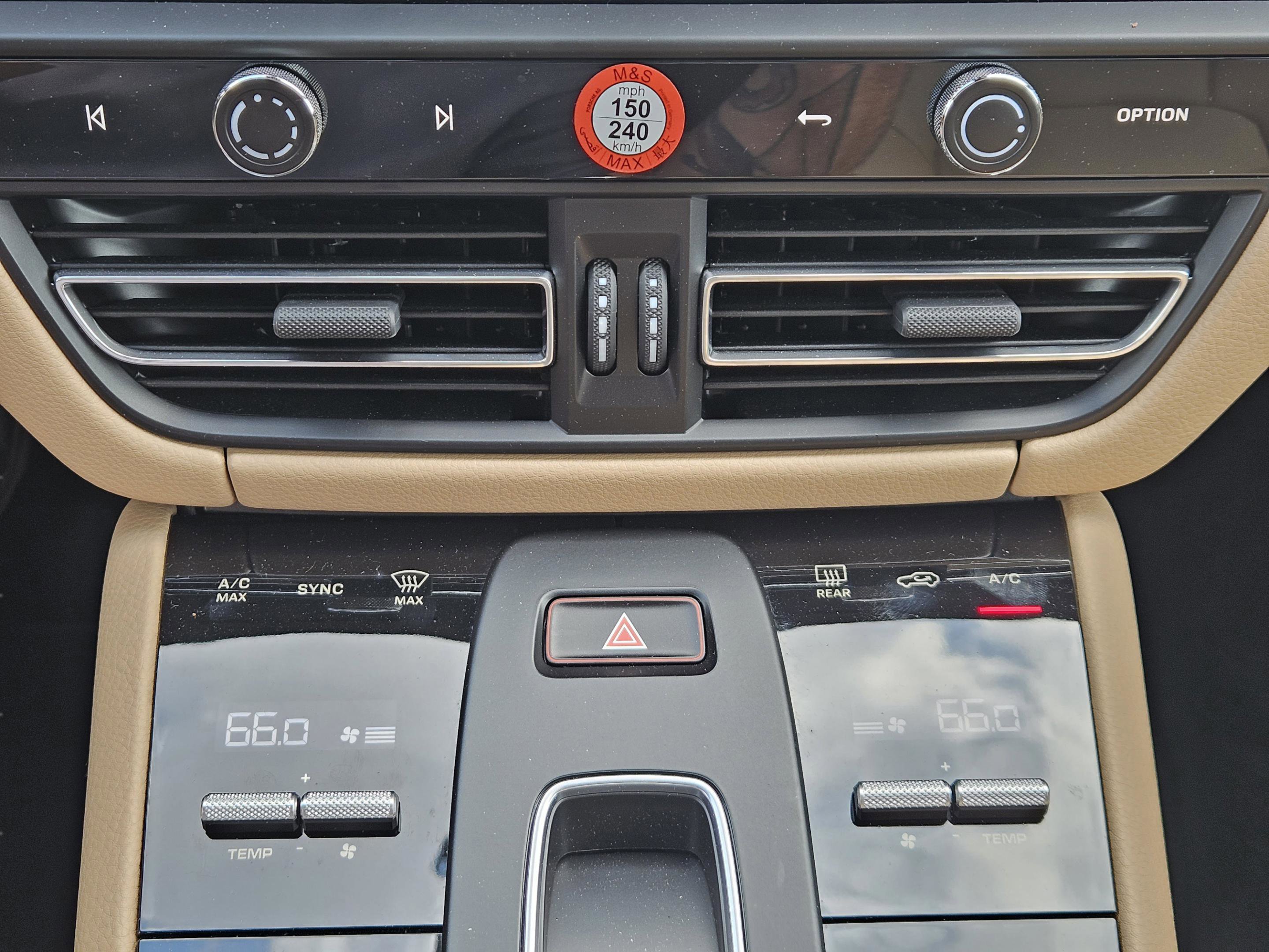 Certified 2026 Porsche Macan AWD/4WD image 19