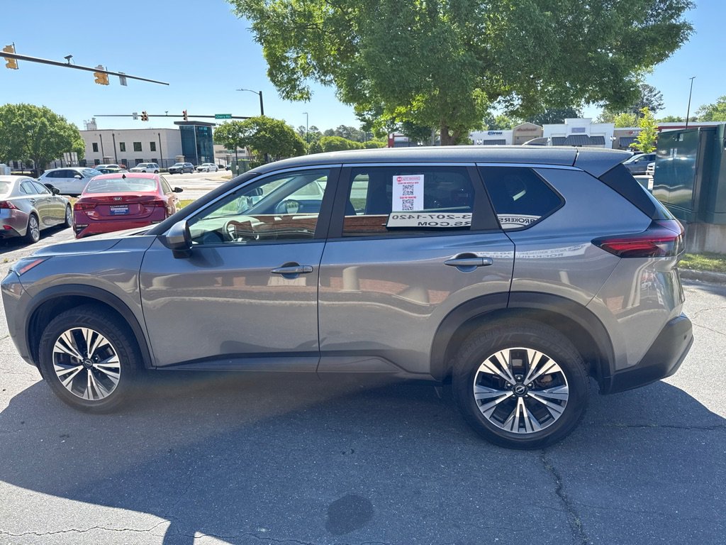 Used 2023 Nissan Rogue SV image 5