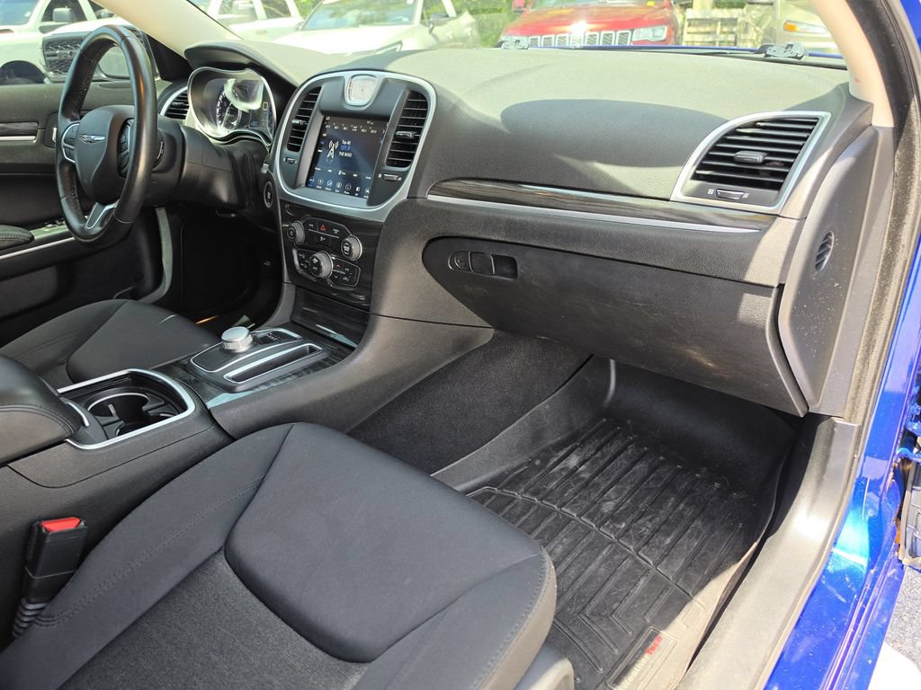 Certified 2019 Chrysler 300 Touring w/ Chrome Appearance Package RWD image 10
