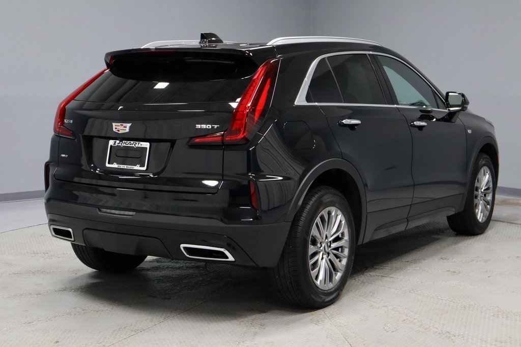 Used 2025 Cadillac XT4 Premium Luxury w/ Cold Weather Package image 11