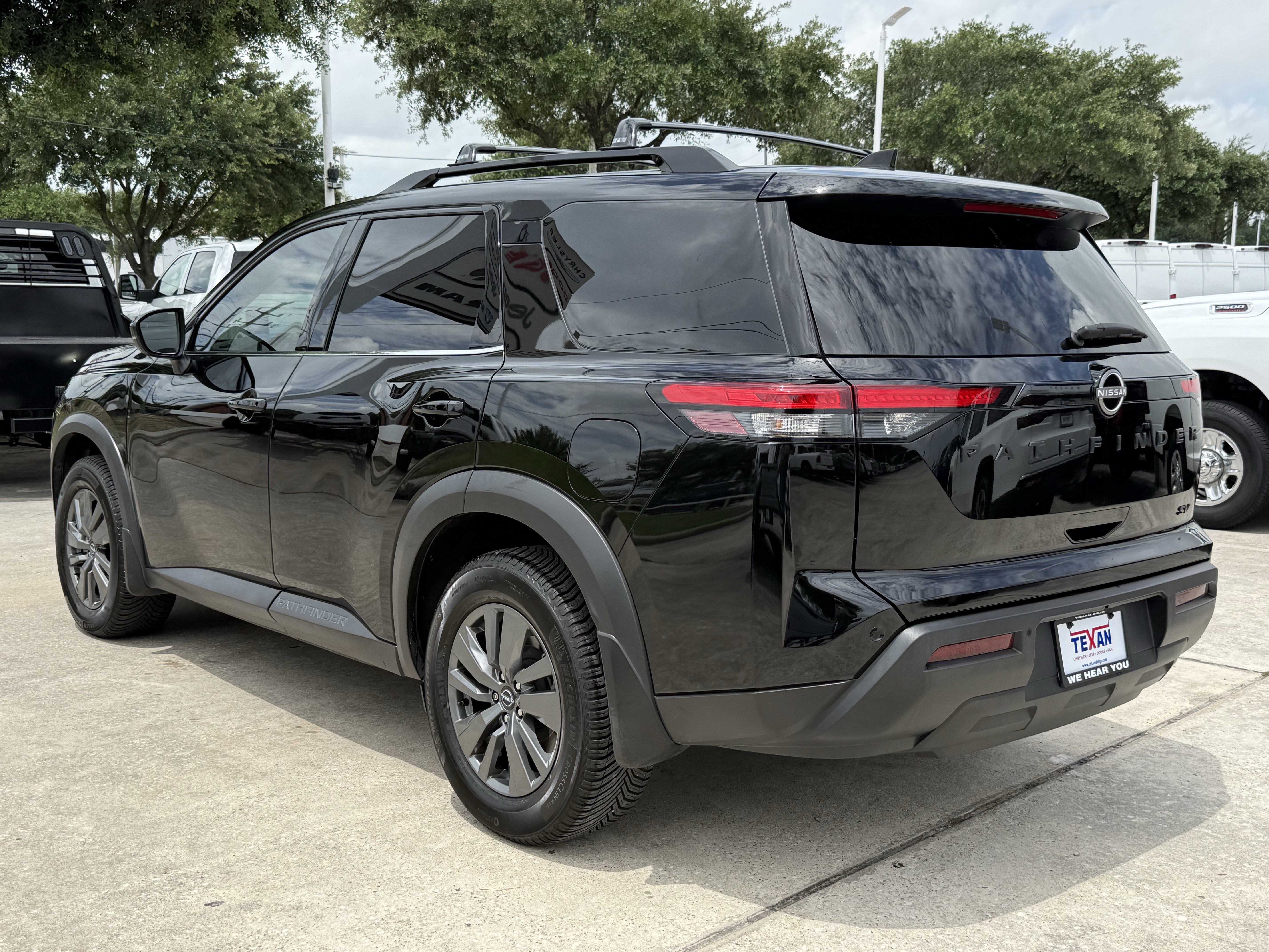 Used 2024 Nissan Pathfinder SV w/ Black Appearance Package FWD image 7