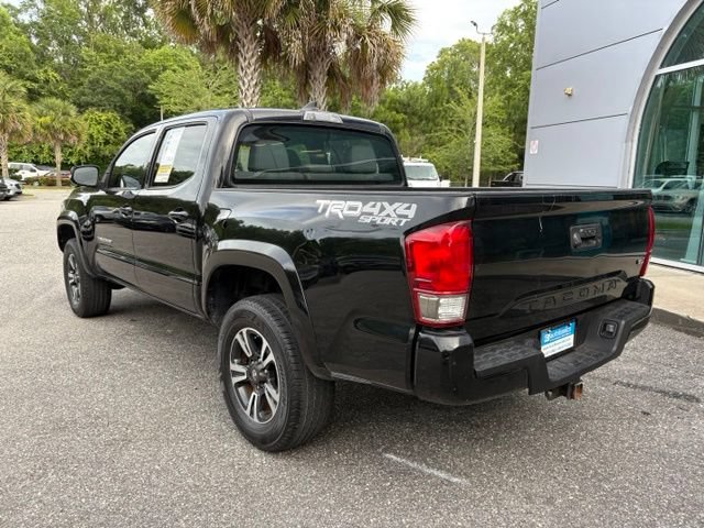 Used 2017 Toyota Tacoma TRD Sport w/ Tow Package (A/T) AWD/4WD image 3