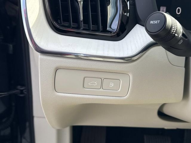 New 2026 Volvo XC60 T8 Ultra w/ Protection Package Premier image 25