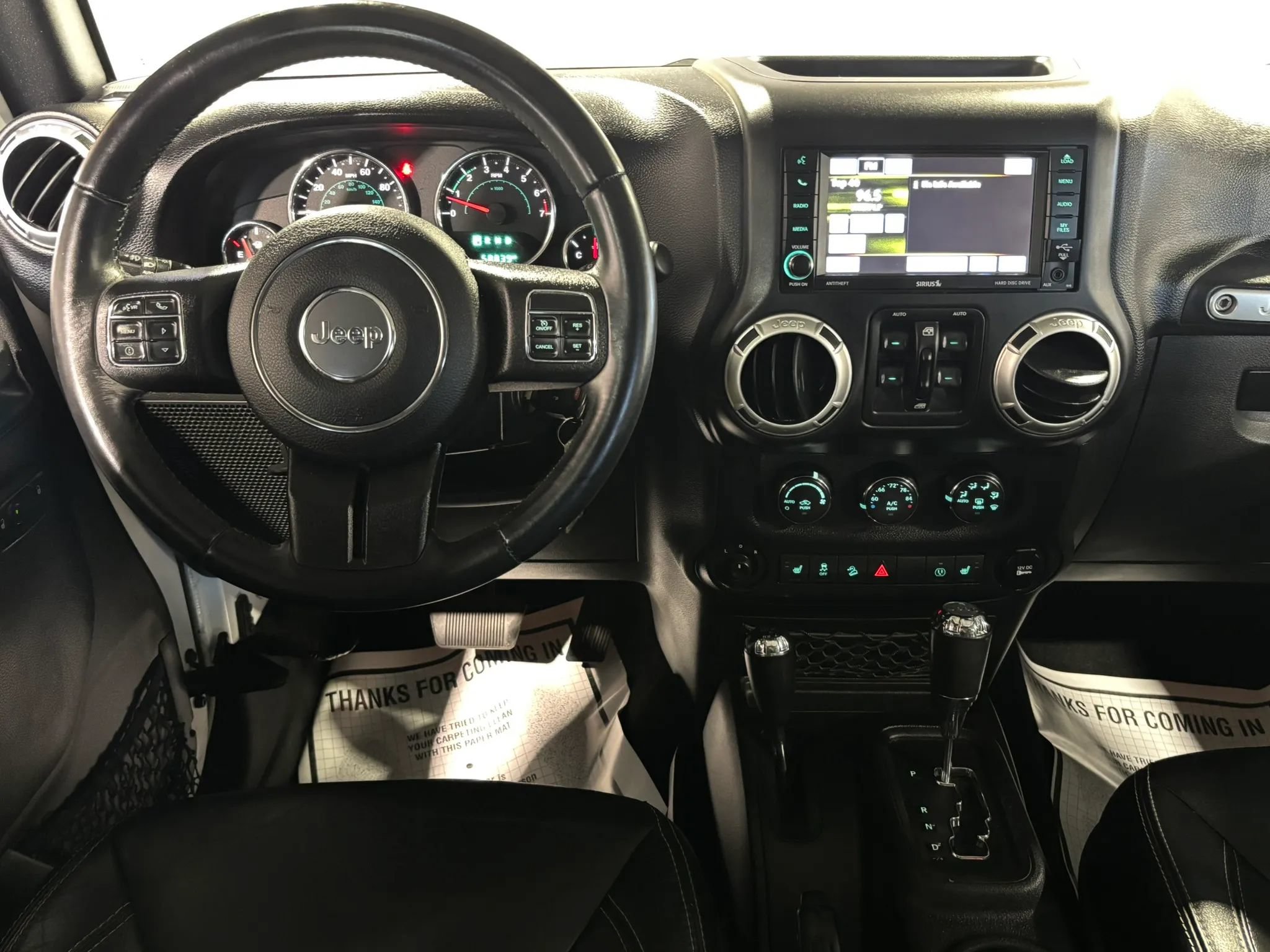 Used 2015 Jeep Wrangler Unlimited Rubicon w/ Connectivity Group AWD/4WD image 15