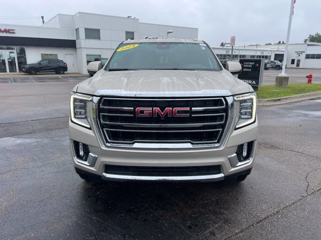 Used 2023 GMC Yukon SLT w/ SLT Luxury Package AWD/4WD image 2