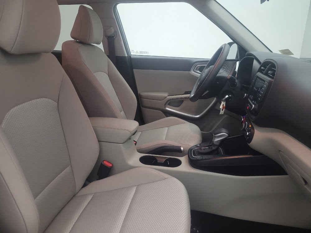 Used 2025 Kia Soul LX w/ LX Technology Package FWD image 21