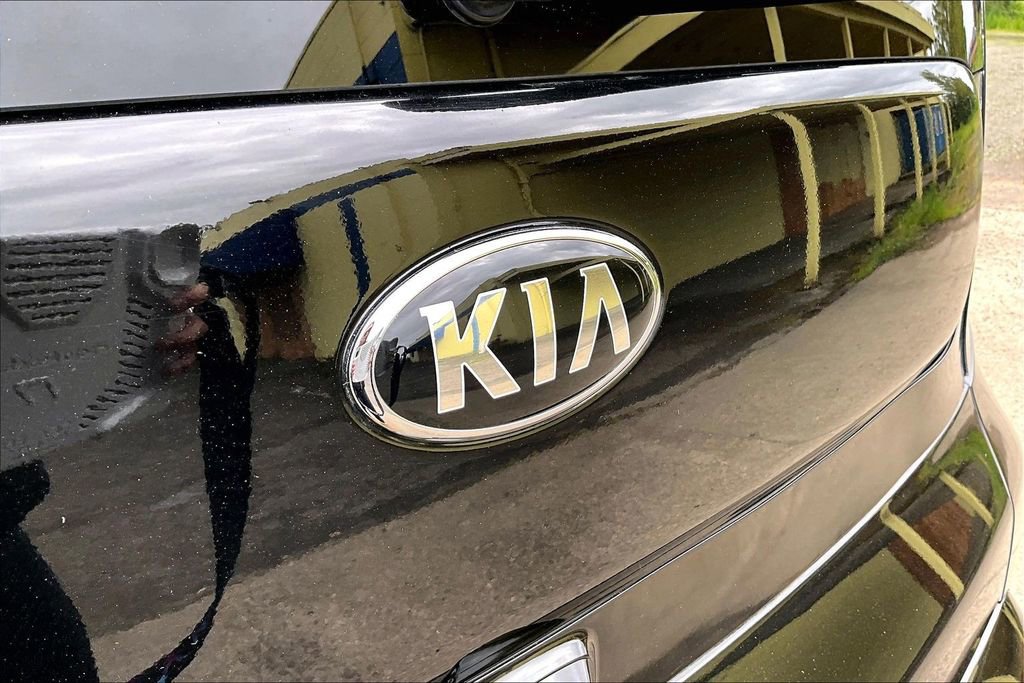 Used 2015 Kia Soul + FWD image 11