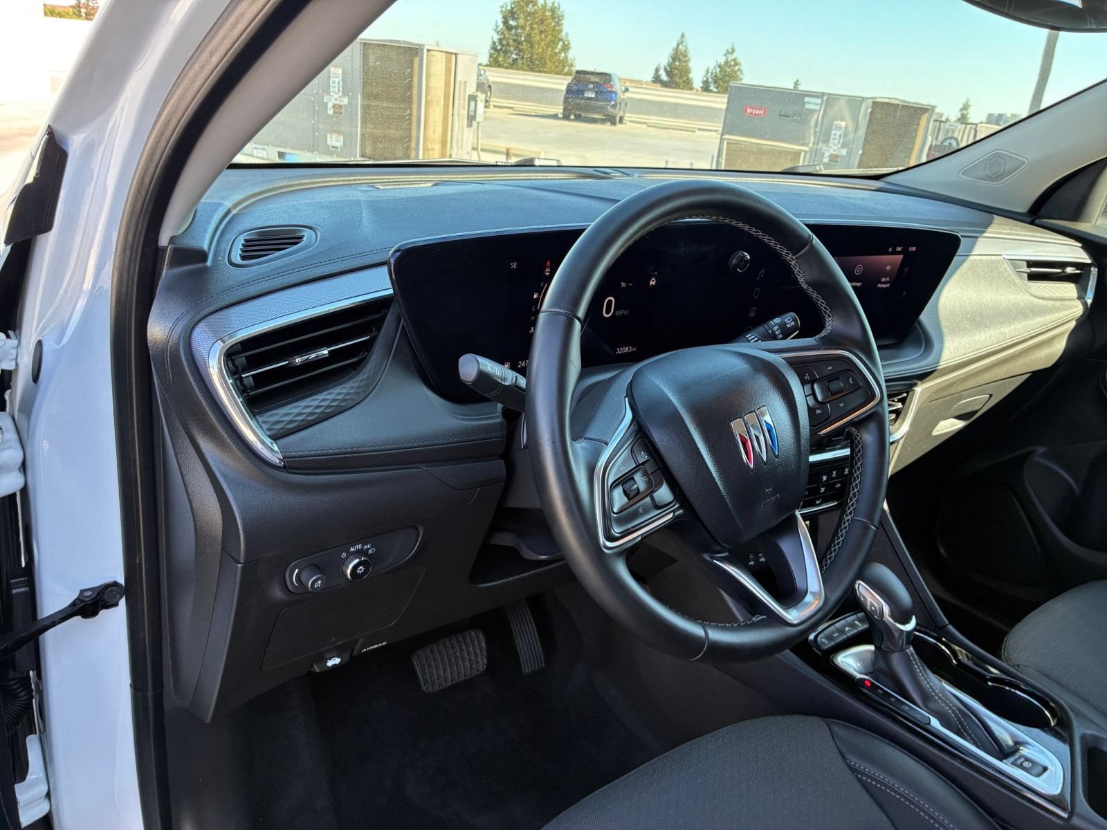 Used 2025 Buick Encore GX Preferred AWD/4WD image 33