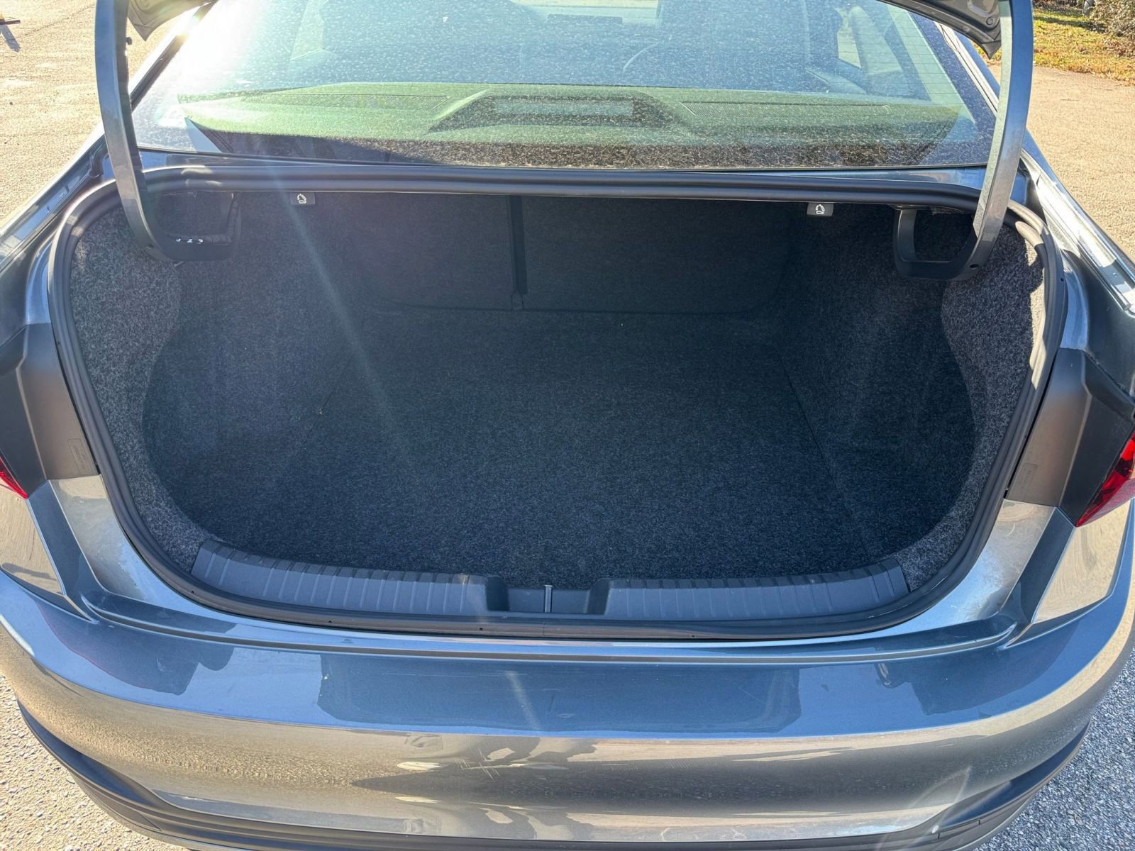 Used 2025 Volkswagen Jetta SE image 25