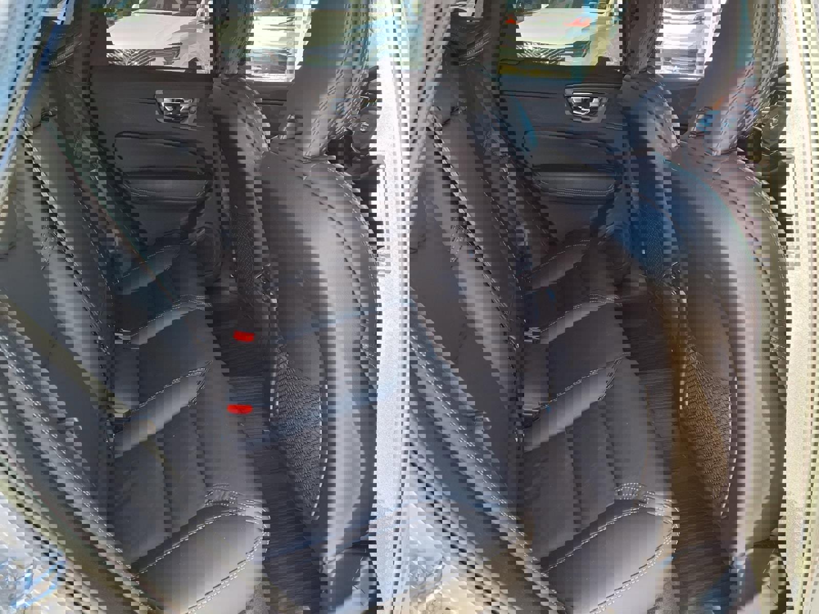 Certified 2023 Volvo XC60 B5 Ultimate w/ Protection Package Premier image 15