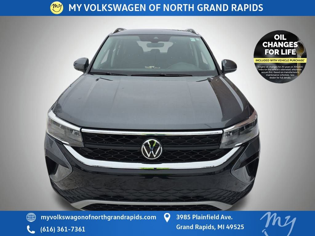 Certified 2023 Volkswagen Taos SE image 5