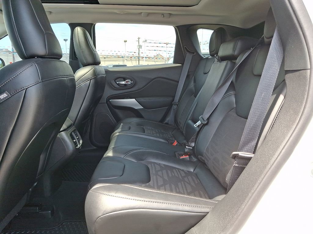 Used 2022 Jeep Cherokee Latitude w/ Sun & Sound Group AWD/4WD image 10