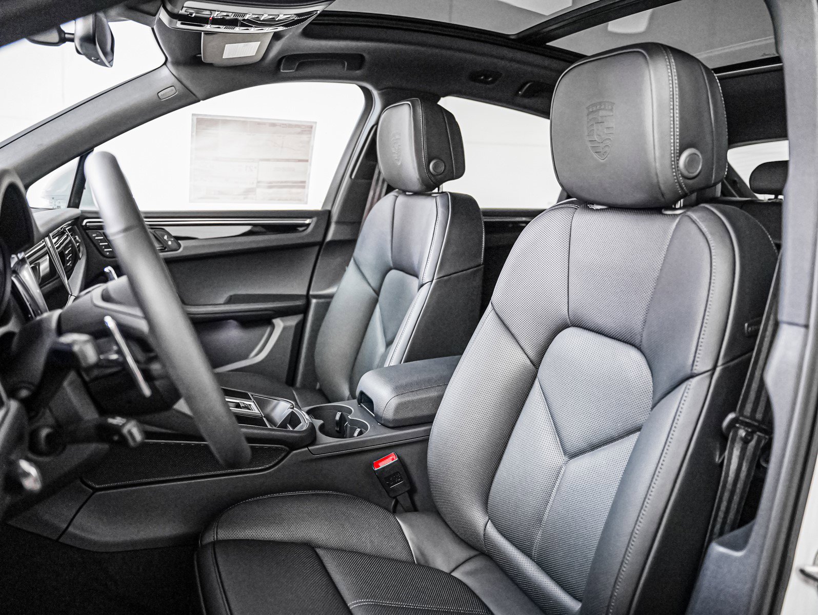 New 2026 Porsche Macan image 5